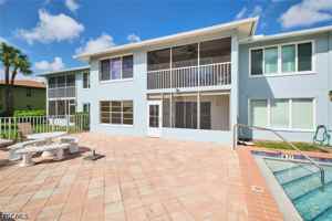 featured image of 4707 Se 5th Ave #102