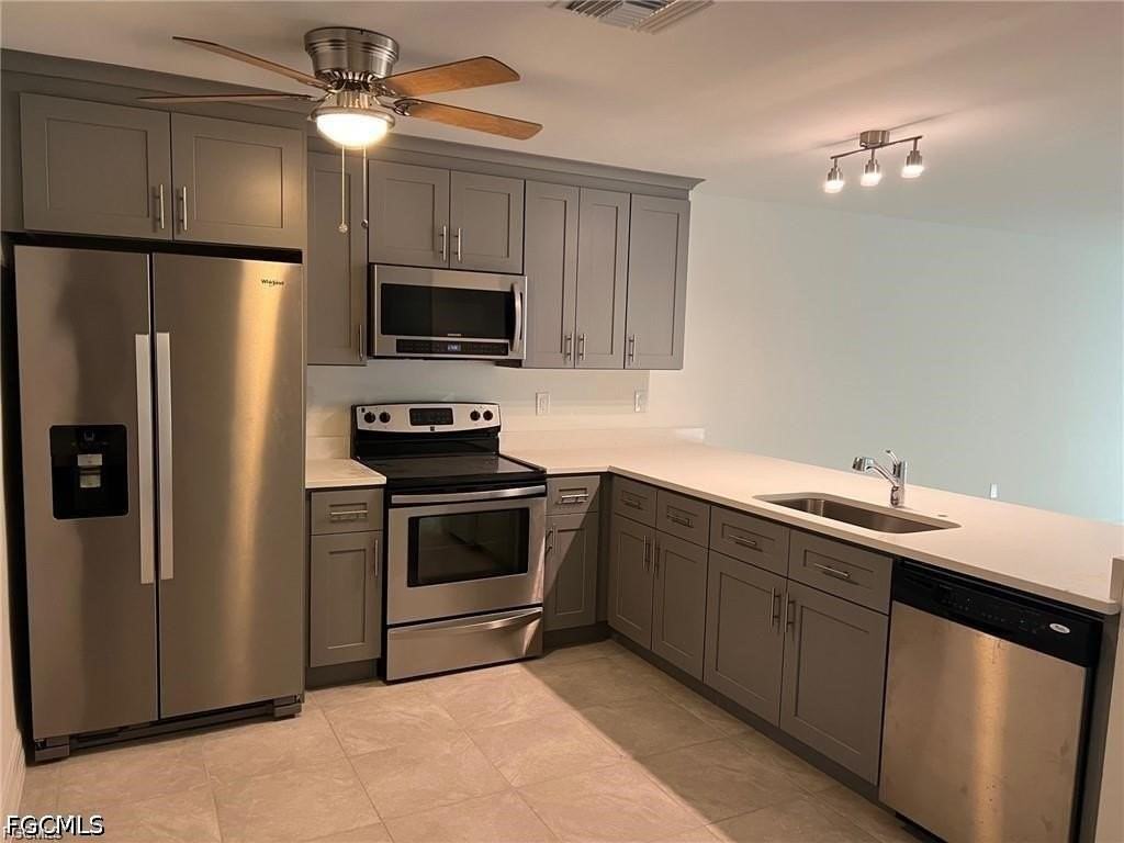 6064 Laurelwood Dr - Photo 3 of 10