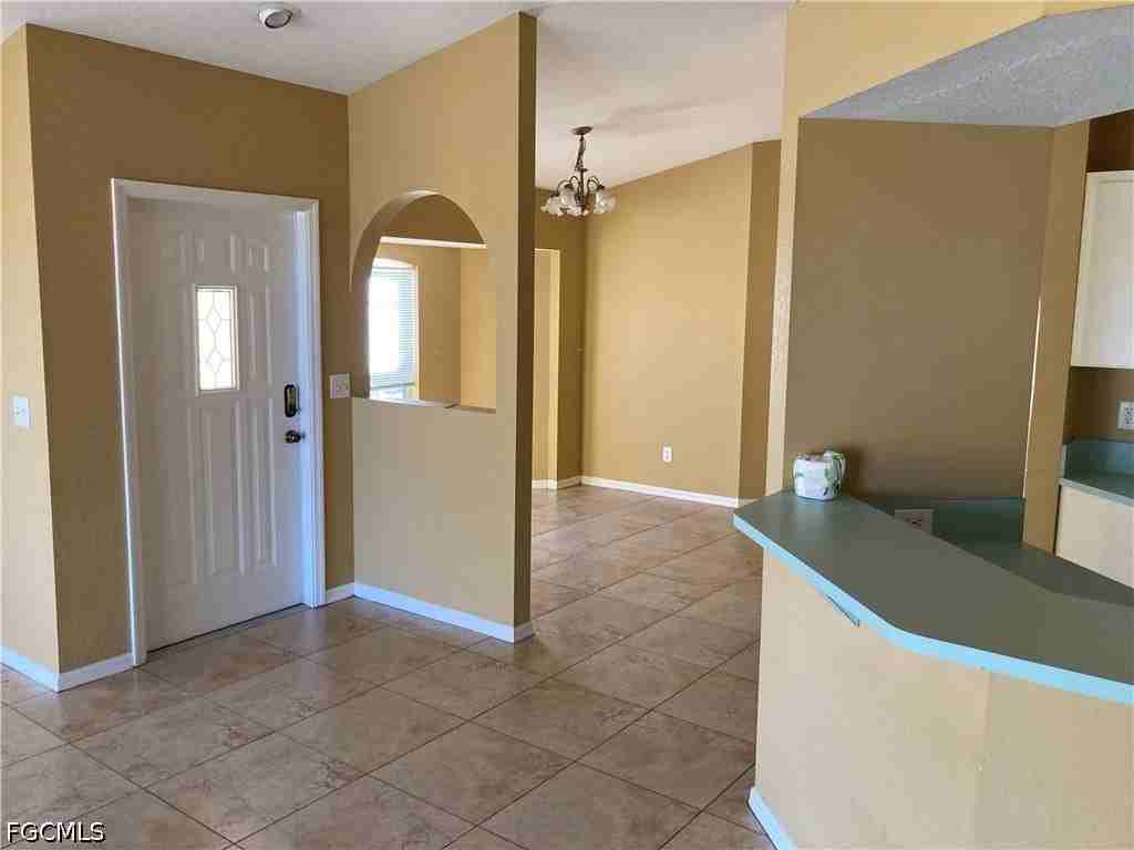 603 Se 13th Ter - Photo 3 of 9