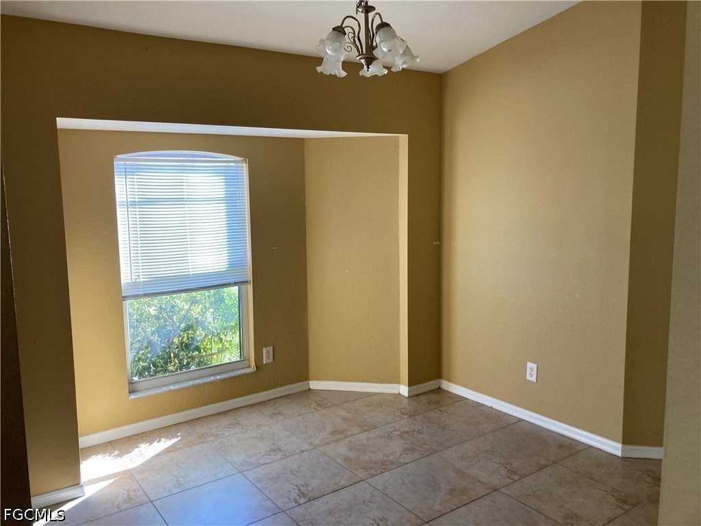 603 Se 13th Ter - Photo 4 of 9