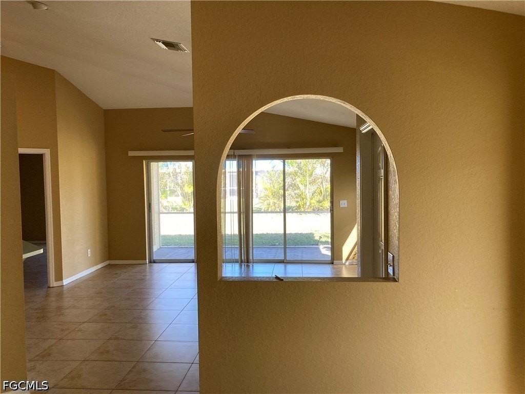 603 Se 13th Ter - Photo 5 of 9