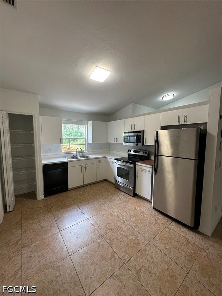 4025 10th Ave Ne - Photo 2 of 13