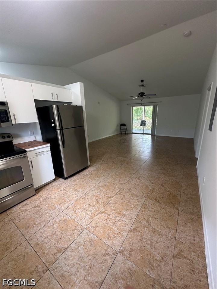 4025 10th Ave Ne - Photo 3 of 13