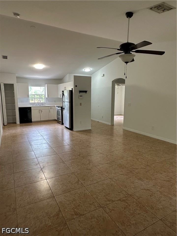 4025 10th Ave Ne - Photo 4 of 13