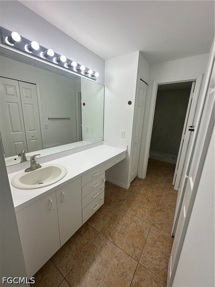4025 10th Ave Ne - Photo 6 of 13