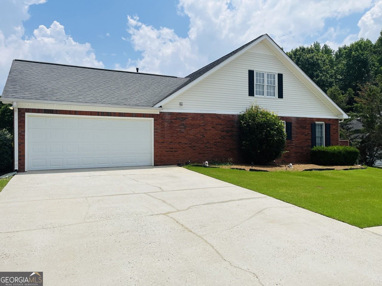 155 Woodstream Way - Photo 2 of 50