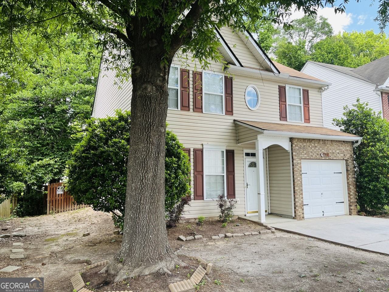 4014 Carisbrook Dr - Photo 2 of 39