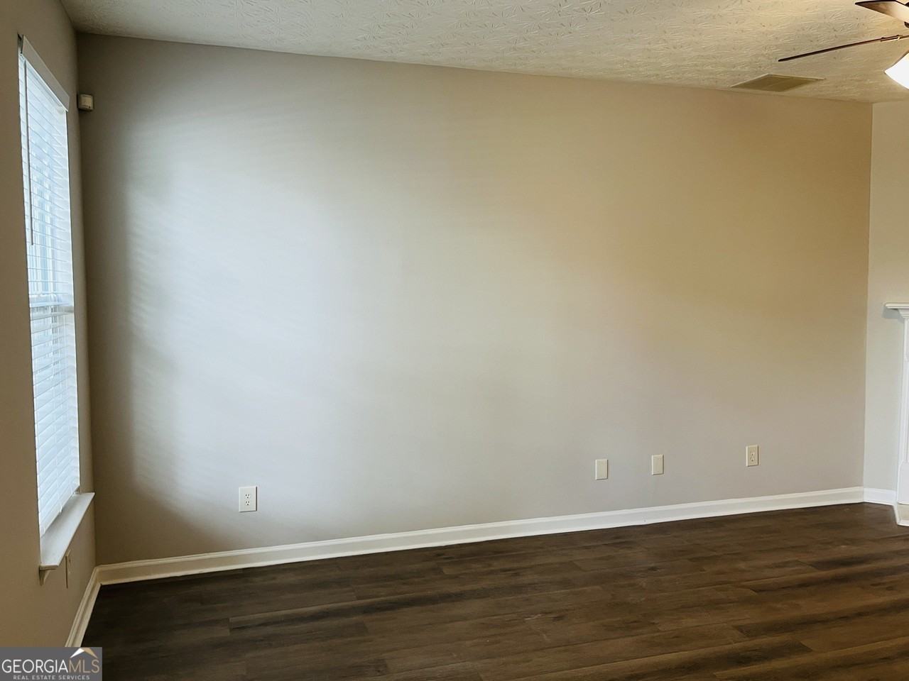 4014 Carisbrook Dr - Photo 5 of 39
