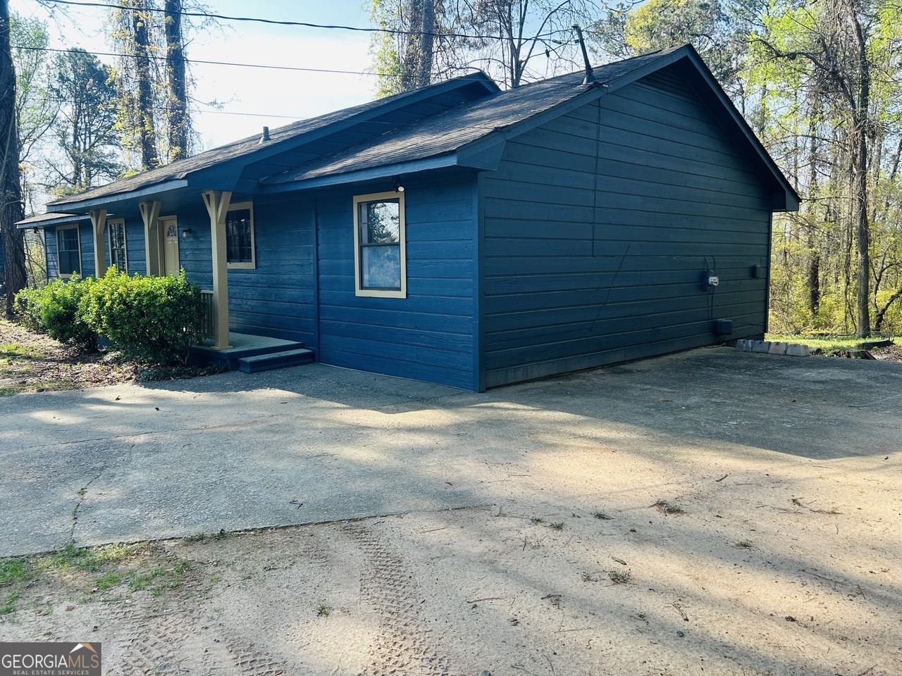 6165 Radford Dr - Photo 3 of 31