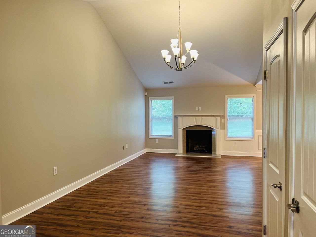 5750 Crest Hill Dr - Photo 4 of 37