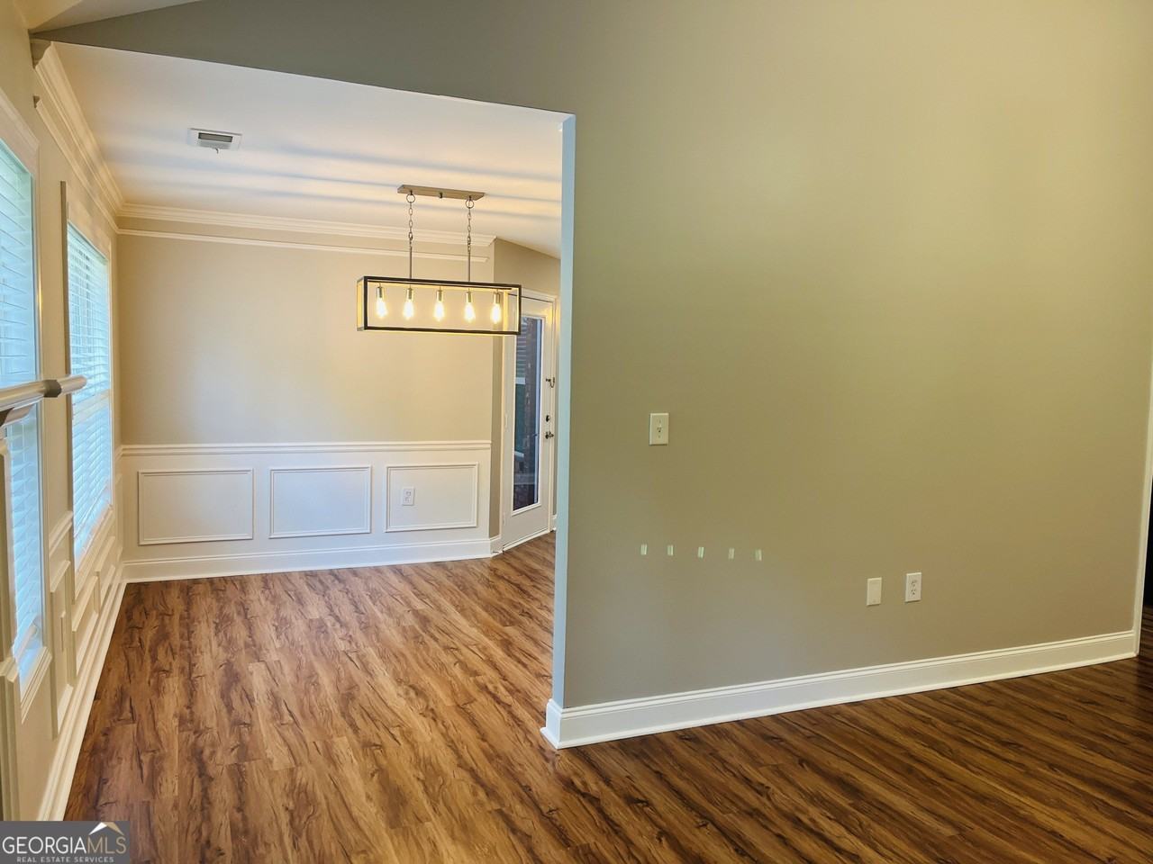 5750 Crest Hill Dr - Photo 7 of 37
