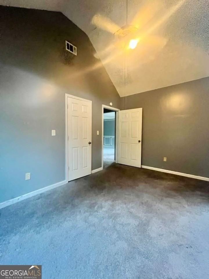 460 Elm St - Photo 4 of 11