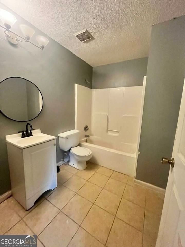 460 Elm St - Photo 5 of 11