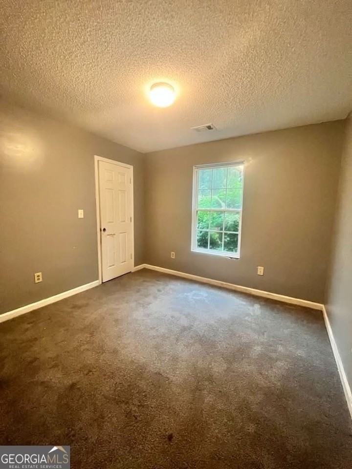 460 Elm St - Photo 6 of 11