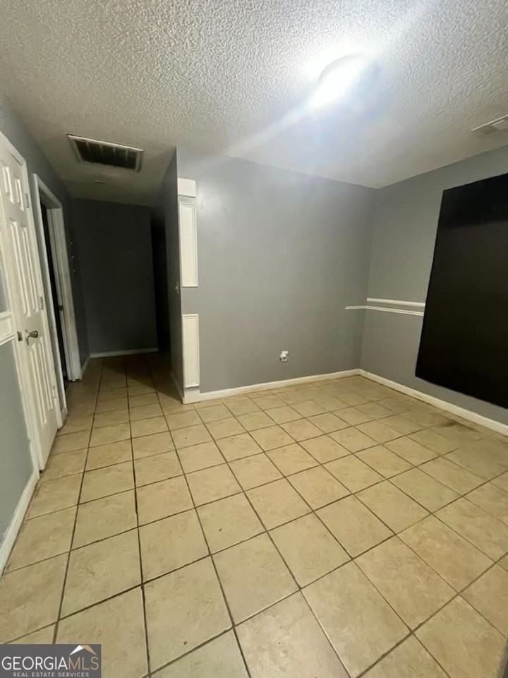460 Elm St - Photo 7 of 11
