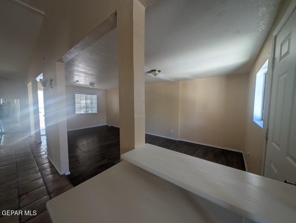 3917 Volcanic Ave #B - Photo 3 of 8