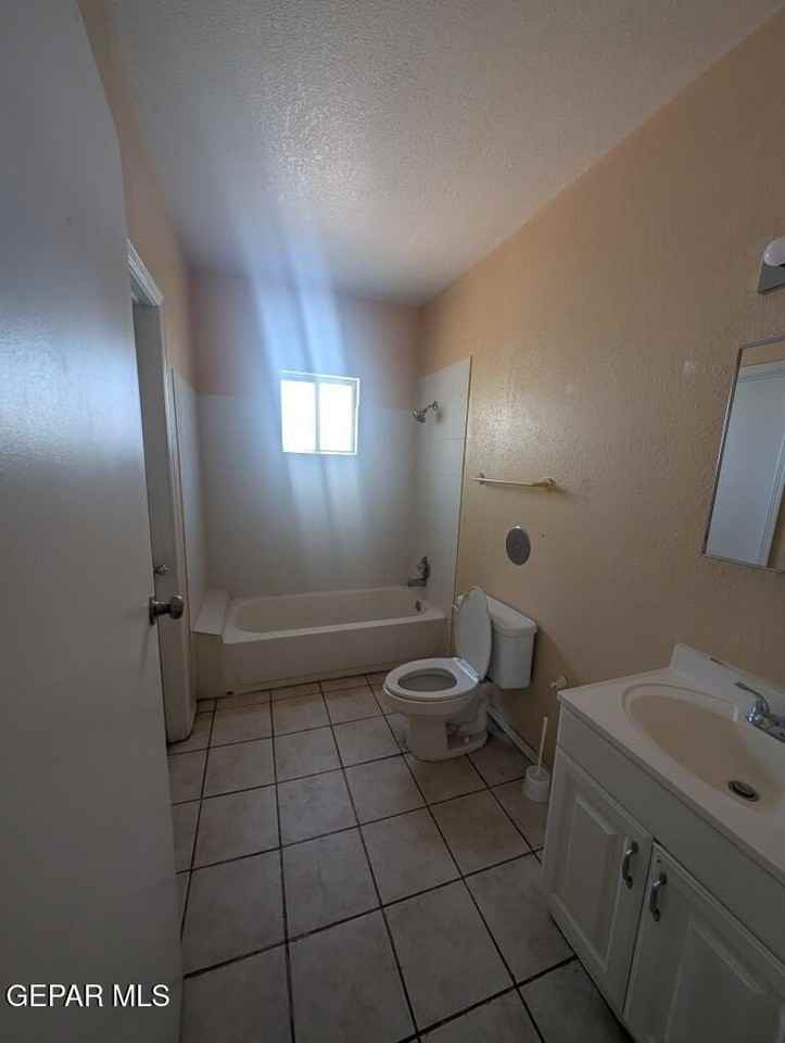 3917 Volcanic Ave #B - Photo 6 of 8