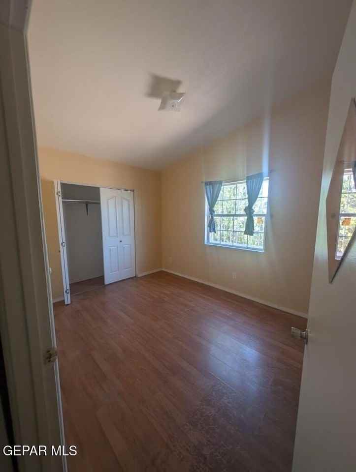 3917 Volcanic Ave #B - Photo 7 of 8