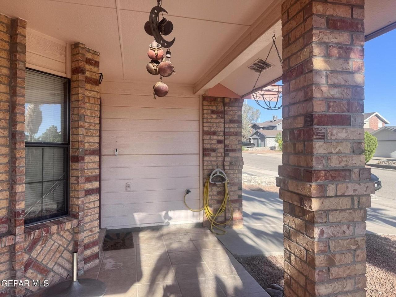 7721 Waterhouse Dr - Photo 4 of 26