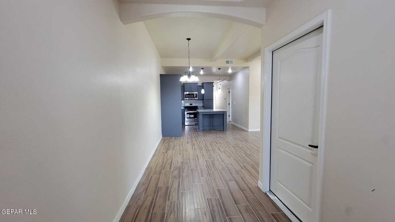 125 Loma Vista Dr #B - Photo 3 of 20