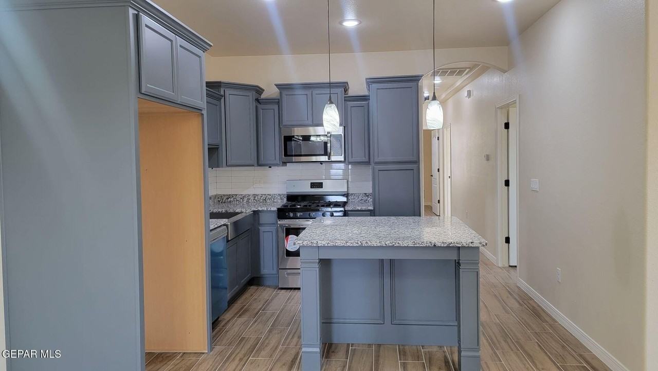 125 Loma Vista Dr #B - Photo 4 of 20