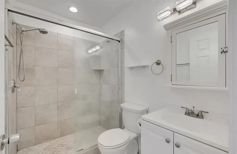 19860 Claremont Ln - Photo 7 of 10
