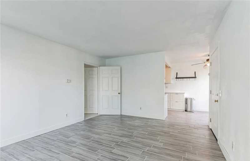 20545 S Vermont Ave #6 - Photo 4 of 9