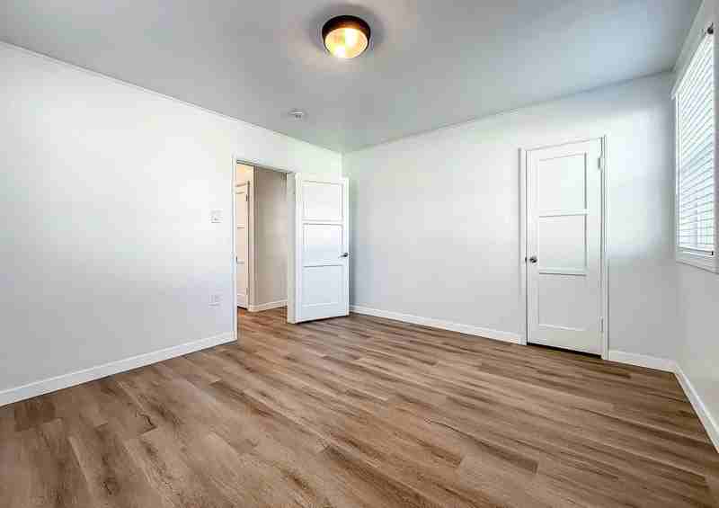 2431 Gramercy Ave - Photo 3 of 16