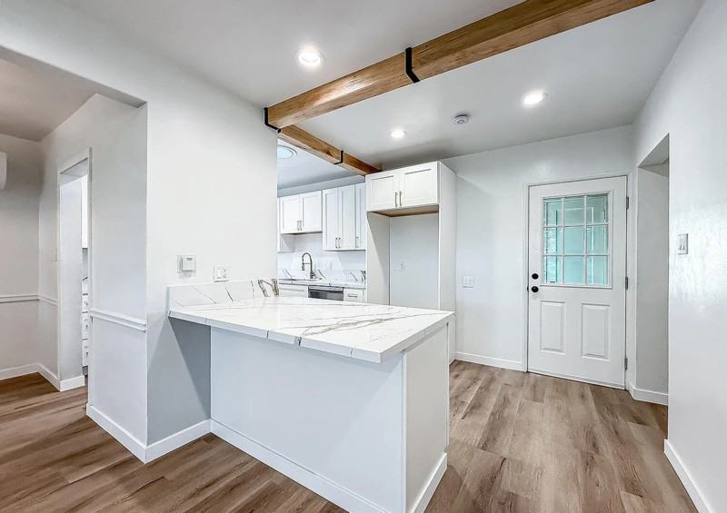 2431 Gramercy Ave - Photo 4 of 16