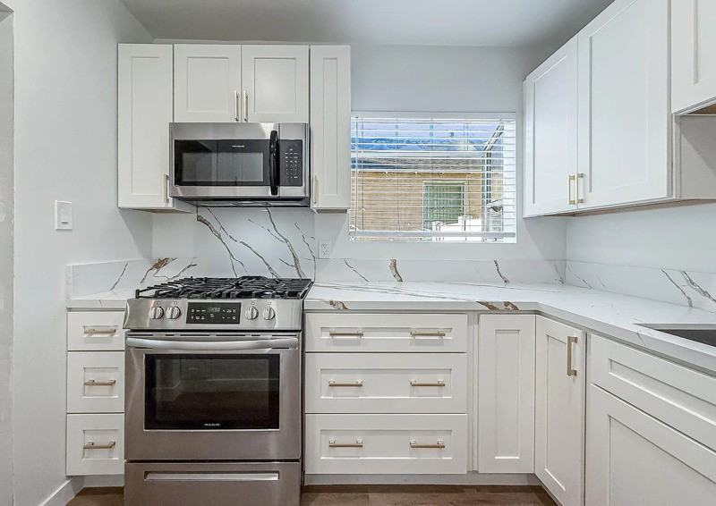 2431 Gramercy Ave - Photo 7 of 16