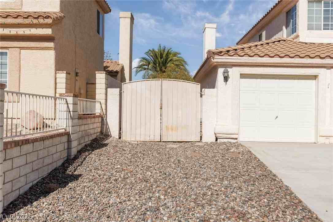 7845 Meadow Creek St - Photo 3 of 38