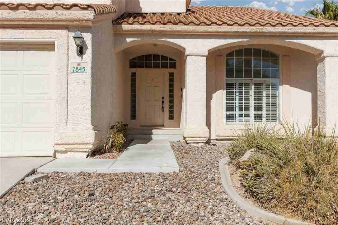 7845 Meadow Creek St - Photo 4 of 38