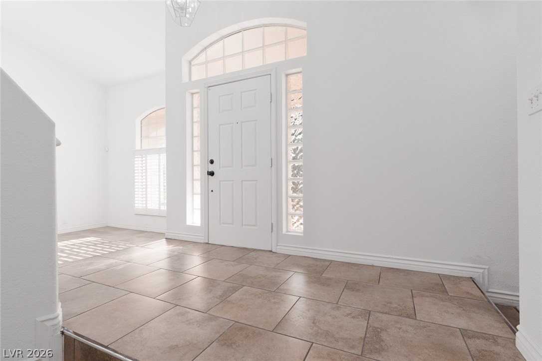 7845 Meadow Creek St - Photo 5 of 38
