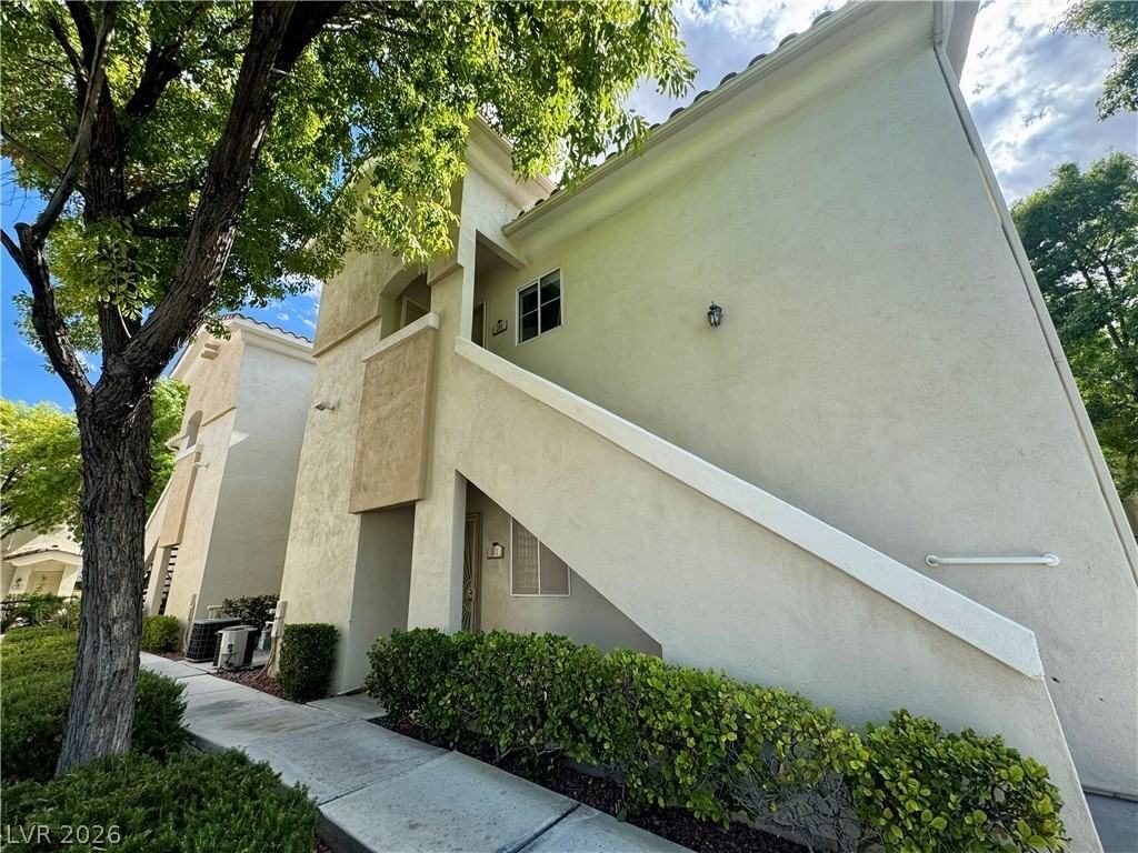 1420 Red Crest Ln #101 - Photo 3 of 23