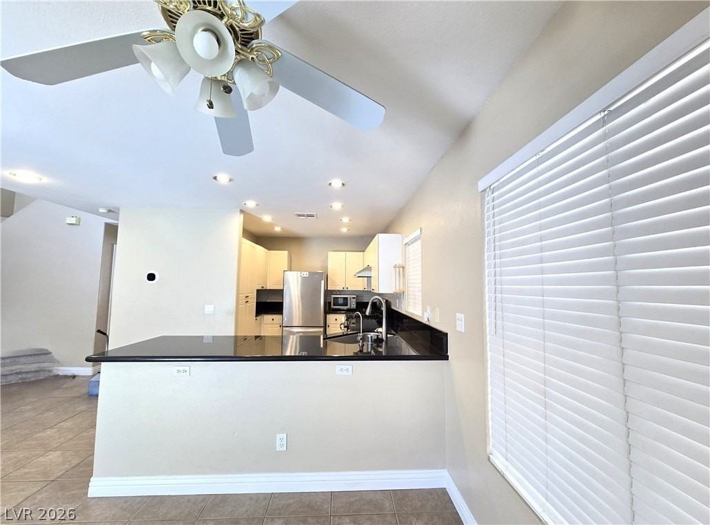 8449 Faucet Ave - Photo 7 of 24