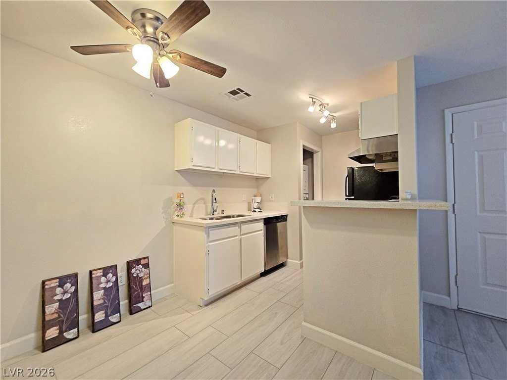 5171 Lindell Rd #107 - Photo 7 of 18