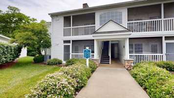 featured image of 2718 S Knightsbridge Cir