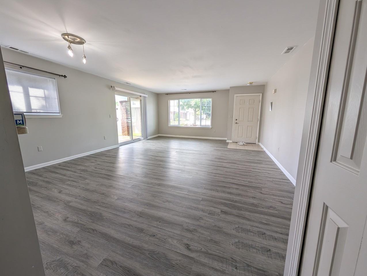 22063 Fairlane Blvd - Photo 2 of 19