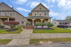 featured image of 942 Lincoln St #1stFL