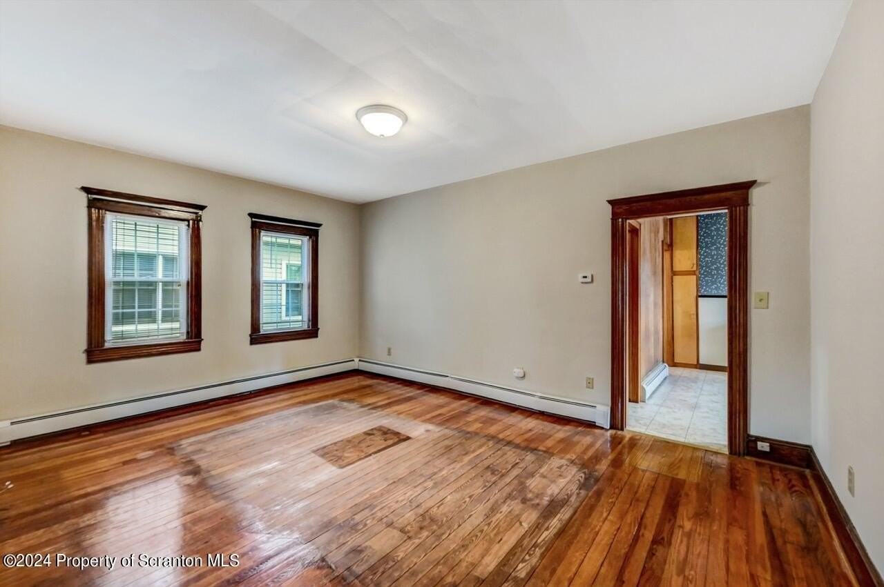 942 Lincoln St #1stFL - Photo 3 of 21