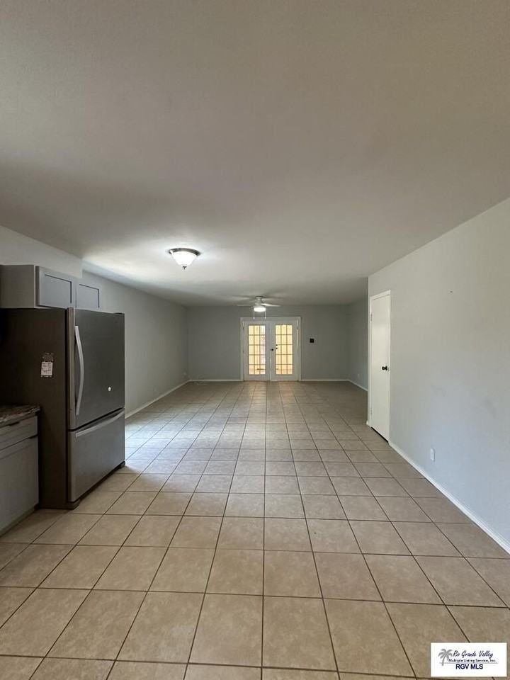 715 Continental Dr #3 - Photo 5 of 22