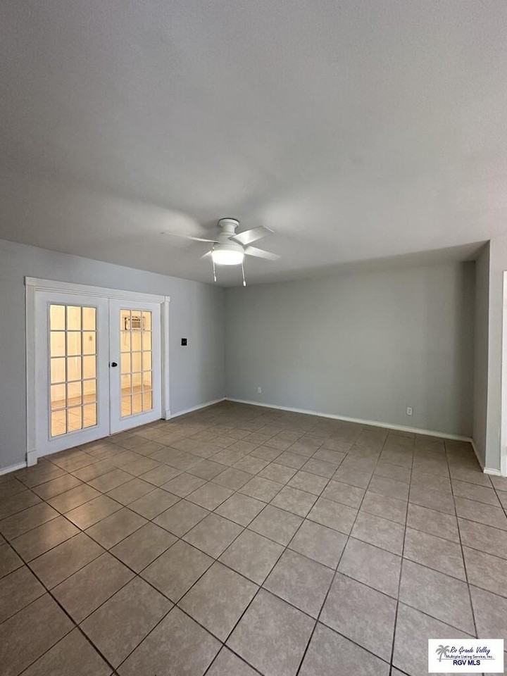 715 Continental Dr #3 - Photo 7 of 22