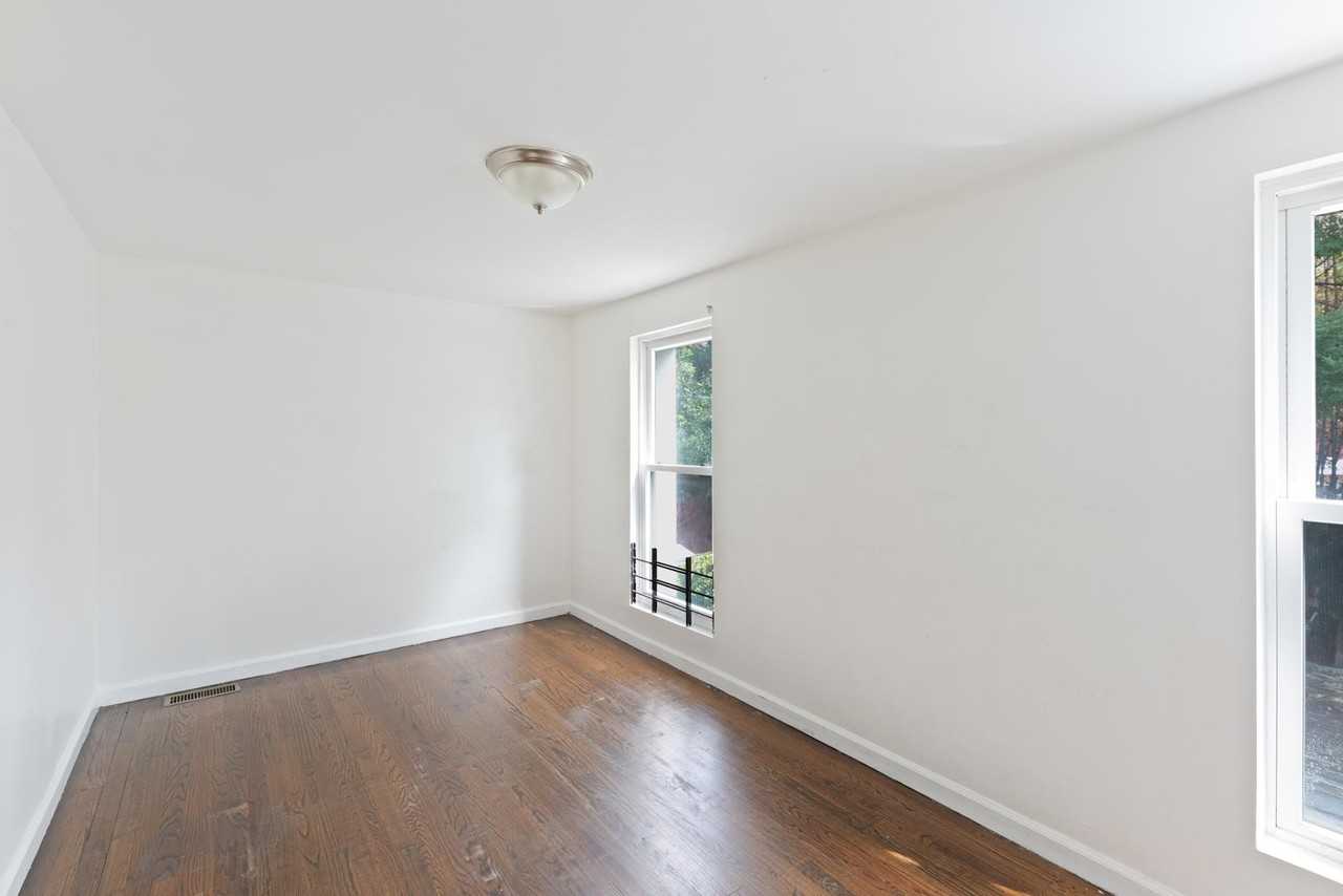 80 Linden Ave #2 - Photo 4 of 8