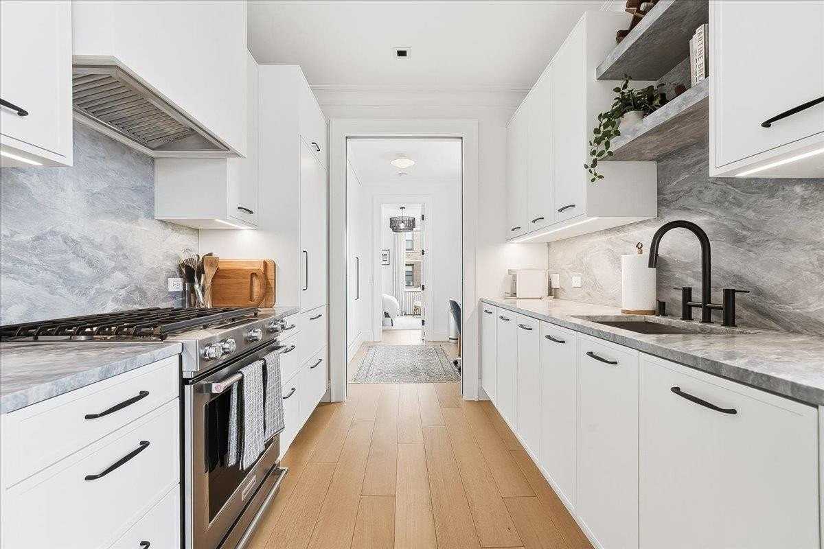841 Willow Ave #4L - Photo 5 of 28