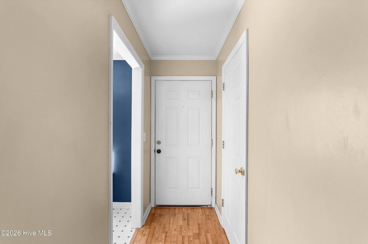 113 Brittany Way - Photo 2 of 32