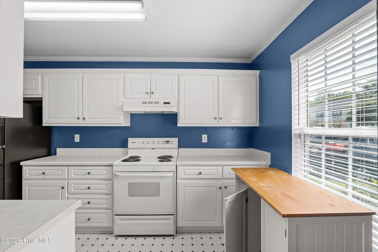 113 Brittany Way - Photo 4 of 32