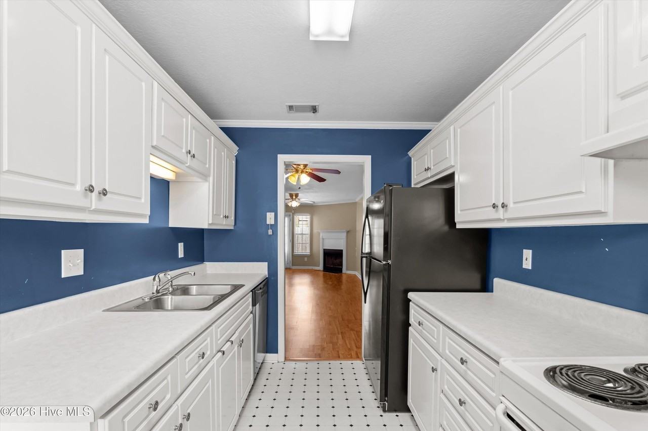 113 Brittany Way - Photo 6 of 32