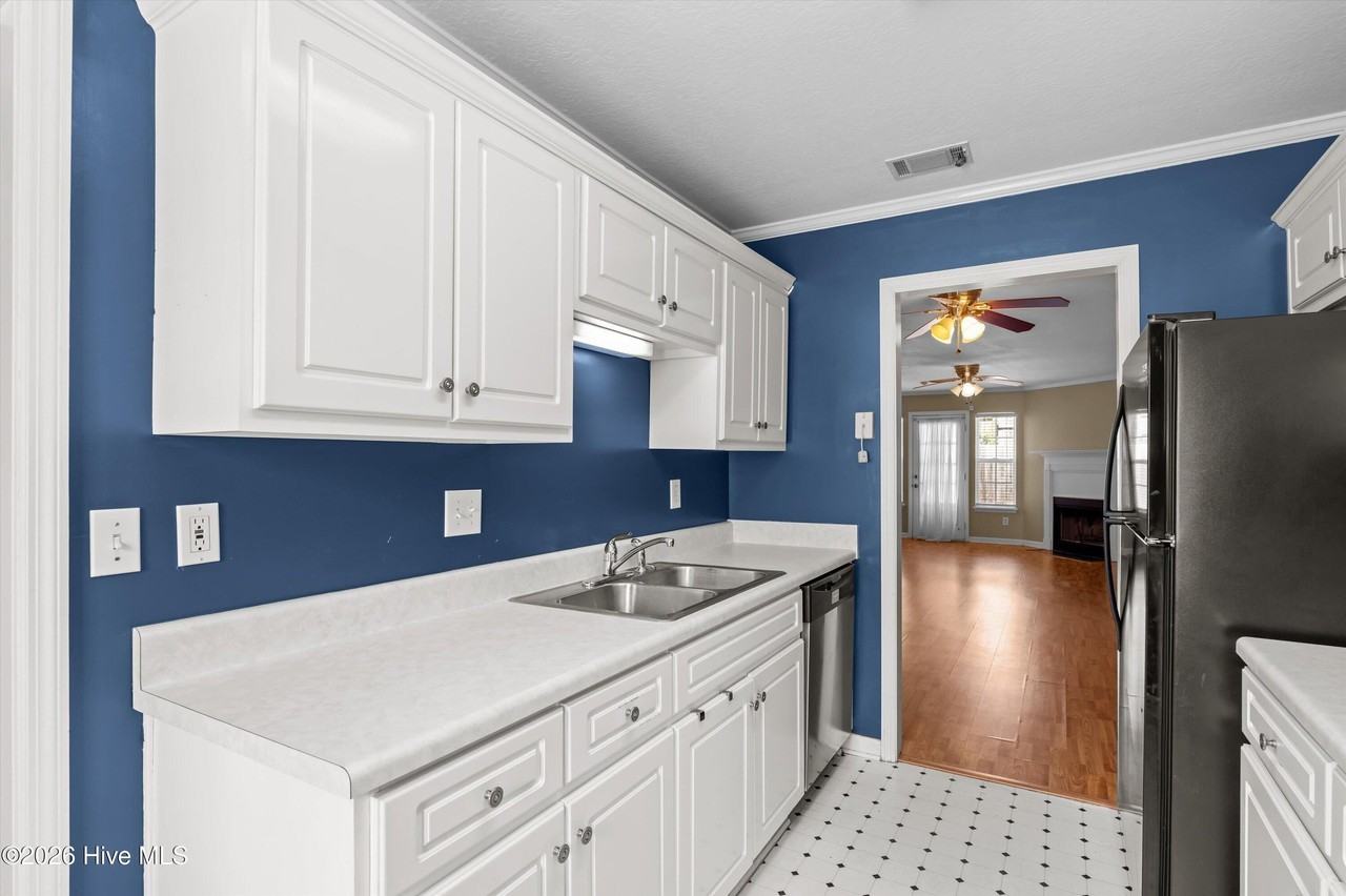 113 Brittany Way - Photo 7 of 32