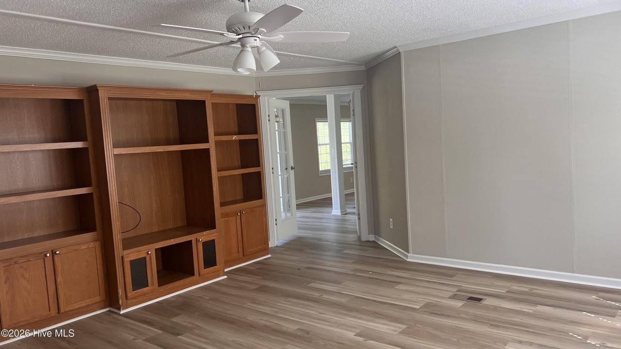 1642 Oakwood Rd - Photo 2 of 10