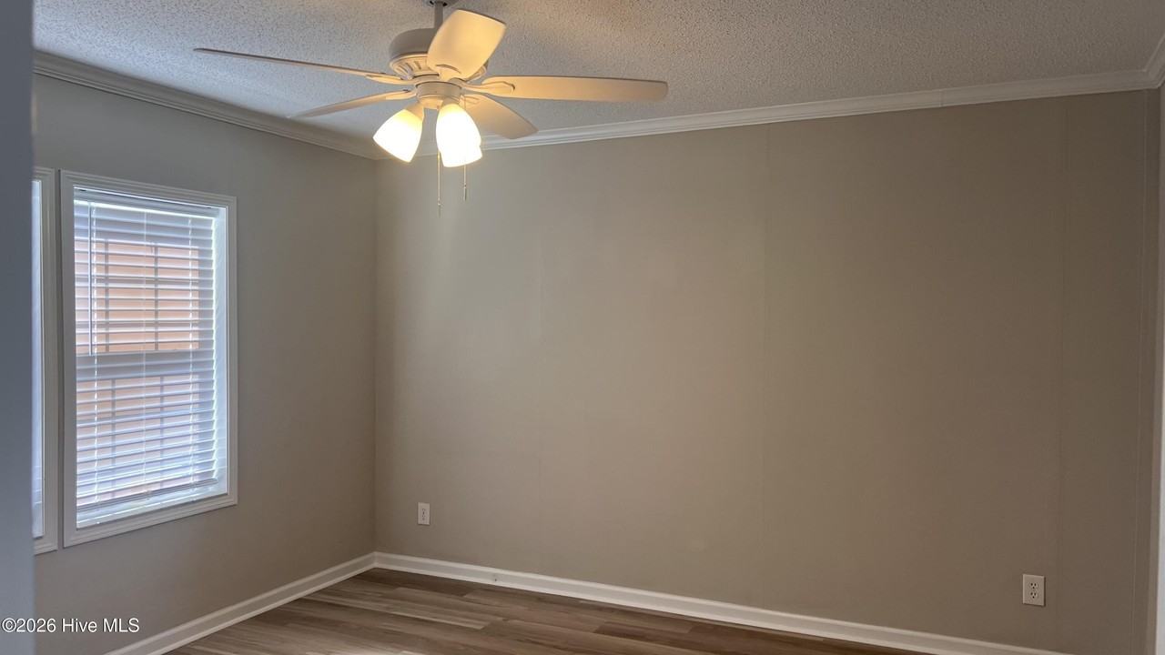 1642 Oakwood Rd - Photo 3 of 10